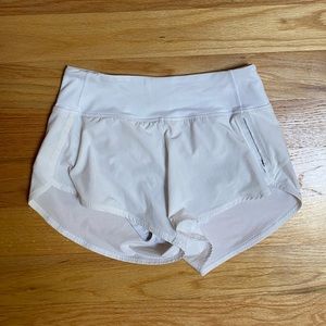 Outdoor voices Hudson 2.5” short in white